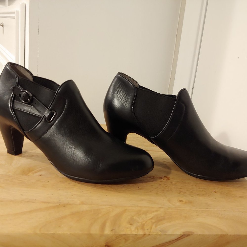 Black heeled booties